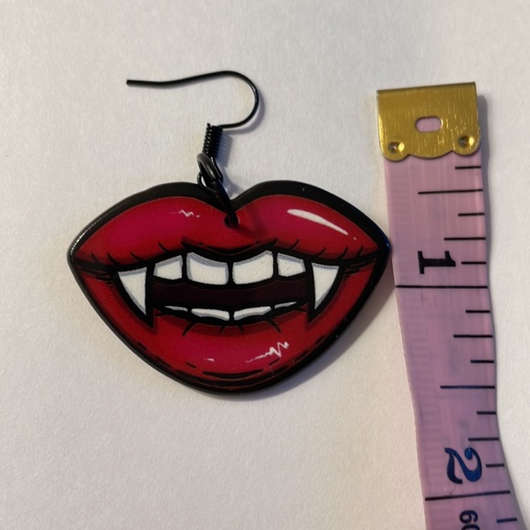 Bite Me Vampire Earrings w/black enamel ear hooks - Picture 3 of 6